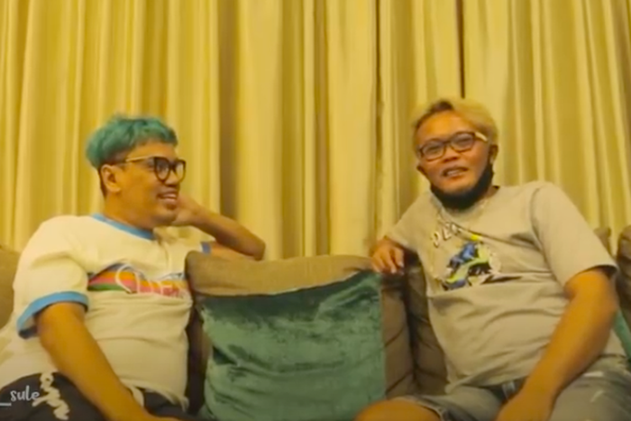 Benarkan dirinya adalah raja setting-an, Uya Kuya berpikir positif.