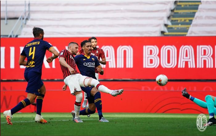 Ante Rebic mencetak gol dalam laga AC Milan kontra AS Roma pada pekan ke-28 Liga Italia, Minggu (28/6/2020) di San Siro.