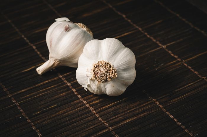 Tak Disangka, Air Rendaman Kulit Bawang Putih Ternyata Bisa Jadi Obat