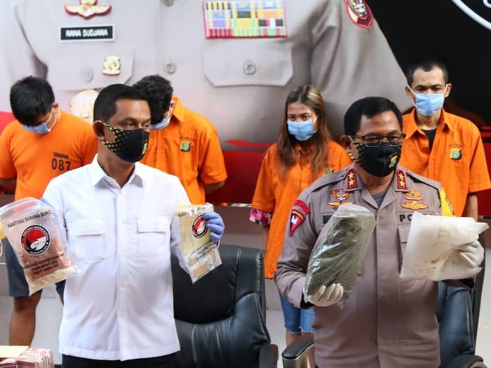 Sindikat pelaku penjualan tembakau gorila