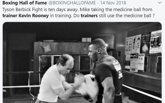 Kevin Rooney (kiri) dan Mike Tyson (kanan), ketika sedang terlibat dalam pelatihan. 