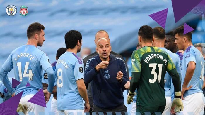 Pep Guardiola saat memberikan arahan kepada anak-anak asuhnya pada laga Manchester City Vs Liverpool di Stadion Etihad, Kamis (2/7/2020).