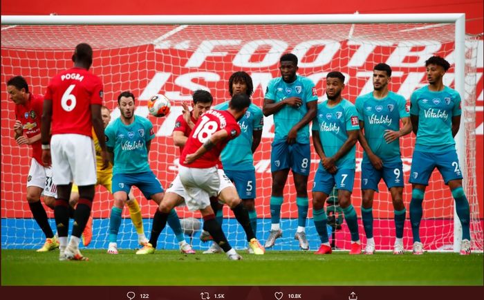 Bruno Fernandes mencetak gol kelima bagi Manchester United dalam laga Liga Inggris kontra Bournemouth di Stadion Old Trafford, Sabtu (4/7/1010).