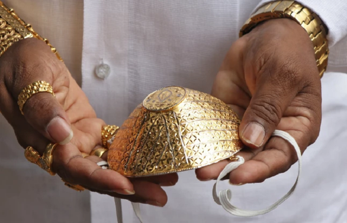 Masker emas buatan Shankar Kurade