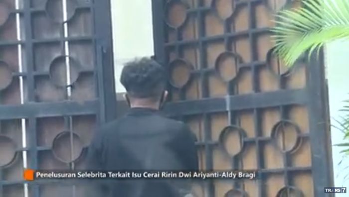 Awak media saat datangi rumah Aldi dan Ririn