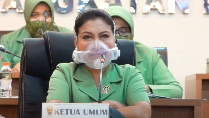 Masker istri KSAD Jenderal Andika Perkasa curi perhatian 