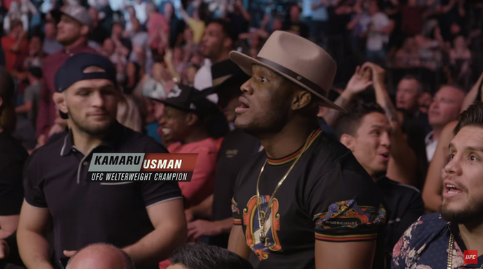 Momen Khabib Nurmagomedov (kiri), Kamaru Usman (tengah) dan Henry Cejudo (kanan) menyaksikan rekor KO tercepat di UFC 239, oleh Jorge Masvidal.