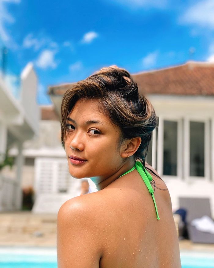 Potret penampilan Marion jola saat kenaka bikinni bertali, tampilan kulitnya justru bikin salfok <a href='https://jambi.tribunnews.com/tag/netizen' title='netizen'>netizen</a>!