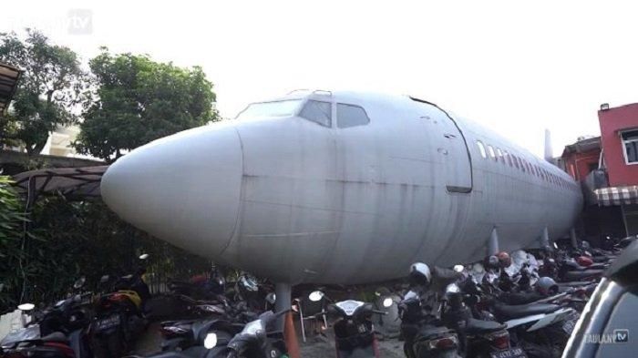 Pesawat parkir di rumah <a href='https://jambi.tribunnews.com/tag/aleta-molly' title='Aleta Molly'>Aleta Molly</a>