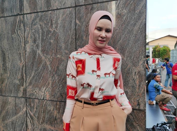 Angel Lelga saat ditemui Grid.ID di kawasan Daan Mogot, Jakarta Barat, Rabu (8/7/2020). 