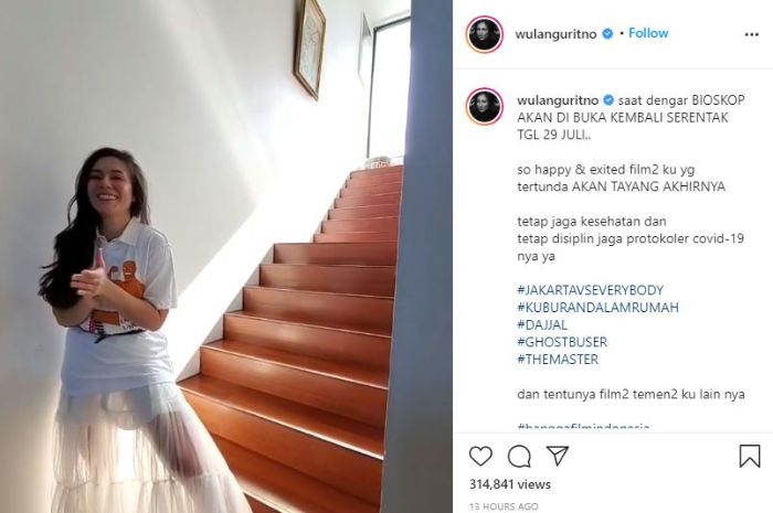 Penampilan seksi Wulan Guritno.