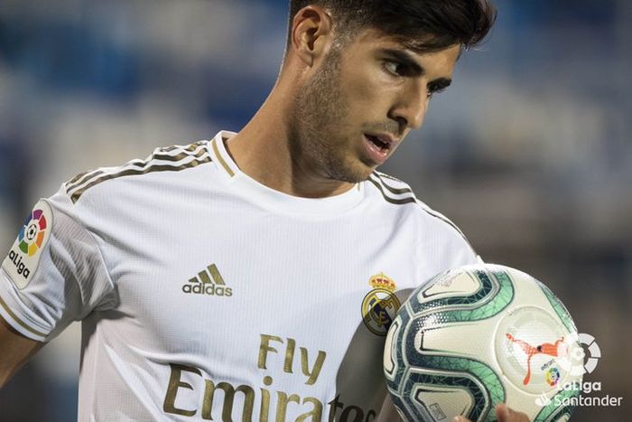 Penyerang Real Madrid, Marco Asensio, mencetak gol ke gawnag Alaves pad apertandingan Jumat (10/7/2020).