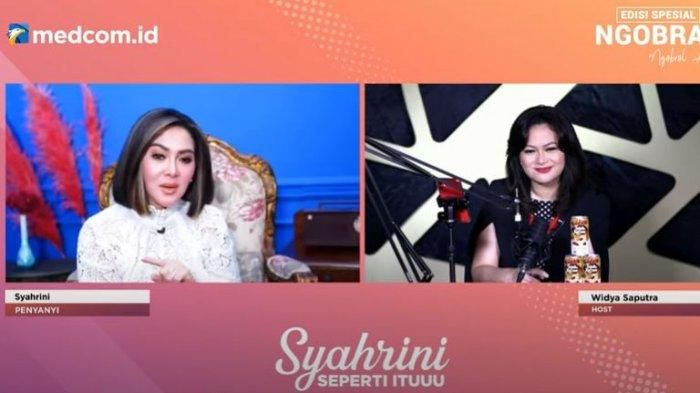 Syahrini saat menjadi bintang tamu acara Ngobras medcom id 