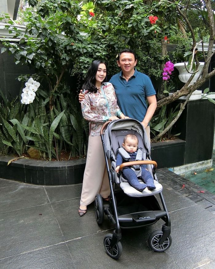 Penampilan elegan Puput Nstiti Devi saat kenkana sepatu branded seharga motor yang curi perhatian