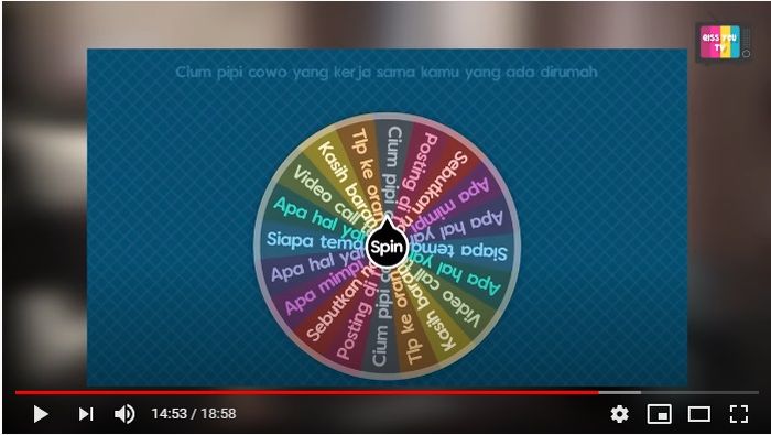 Nikita Mirzani mendapatkan tantangan untuk mencium asisten laki-lakinya