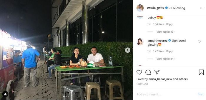 Unggahan Zaskia Gotik