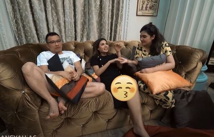 Aurel saat bersama orang tuanya