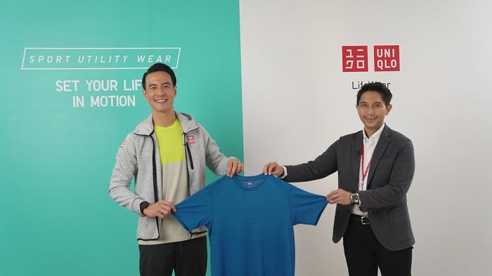 Brand ambassador UNIQLO Sport Utility Wear, Daniel Mananta, berpose bersama Marketing Director UNIQLO Indonesia, Daniel Sumual.