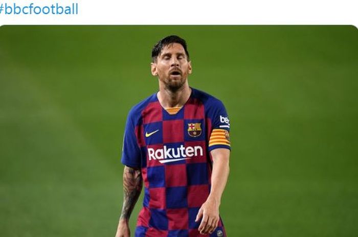 Kapten Barcelona, Lionel Messi, menunjukkan ekspresi kekecewaan dalam laga Liga Spanyol kontra Osasuna di Stadion Camp Nou, Kamis (16/7/2020).