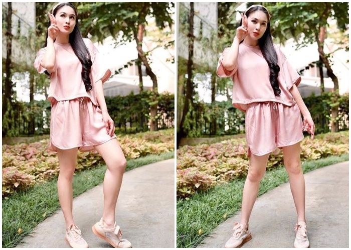 Sandra Dewi saat foto endorse di parkiran rumah mewahnya