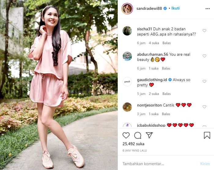 Komentar netizen menanyakan rahasia tubuh langsing bak ABG Sandra Dewi.
