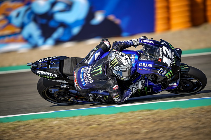 Pembalap Monster Energy Yamaha, Maverick VInales, memacu motornya pada kualifikasi MotoGP Spanyol di Sirkuit Jerez, Spanyol, 18 Juli 2020.