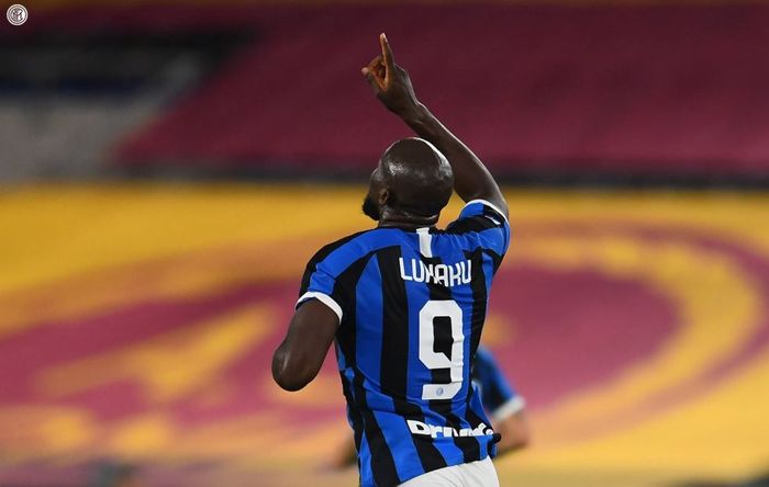 Romelu Lukaku merayakan gol lewat titik putih dalam laga AS Roma vs Inter Milan, Liga Italia 2019-2020 pekan ke-34.