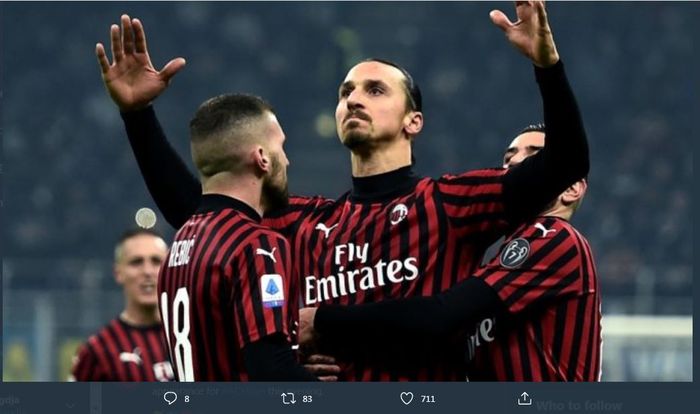 Zlatan Ibrahimovic merayakan golnya untuk AC Milan.