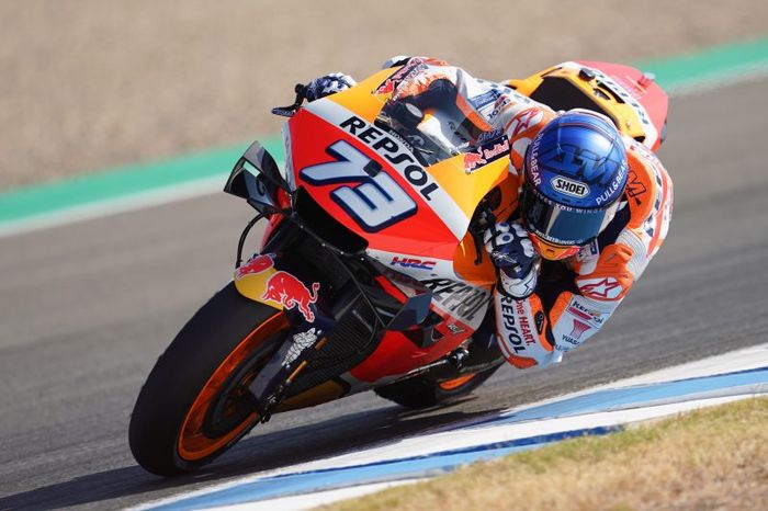 Pembalap Repsol Honda, Alex Marquez saat tampil pada sesi latihan bebas MotoGP Andalusia di Sirkuit Jerez, Spanyol, 24 Juli 2020.