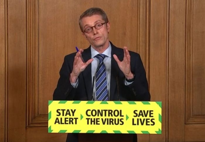 Profesor Peter Horby, Ketua Kelompok Penasihat Ancaman Virus Pernafasan Baru dan Berkembang pemerintah Inggris pada saat pengarahan media di Downing Street, London, mengenai virus corona (Covid-19).