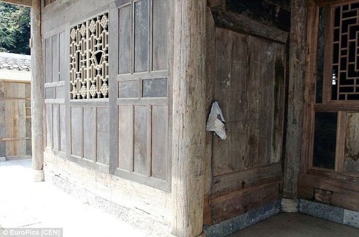Rumah reot terjual Rp20 miliar.