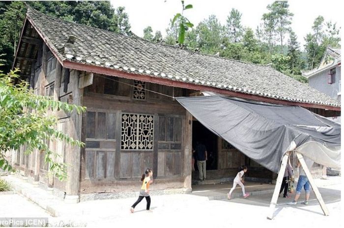 Rumah kayu kakek Laomang Yang diterjual Rp 20 miliar.