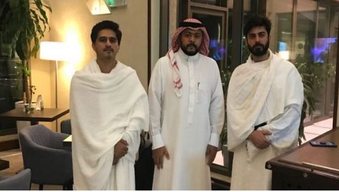 Fawad Khan telah menjalankan ibadah haji bersama keluarganya. 