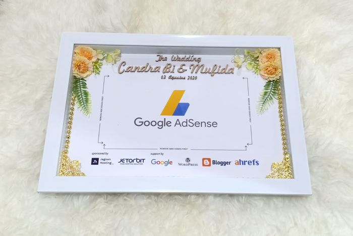 Pernikahan blogger Candra Bi dengan tambatan hatinya, Mufida, menggunakan mahar unik berupa adsense dan hosting
