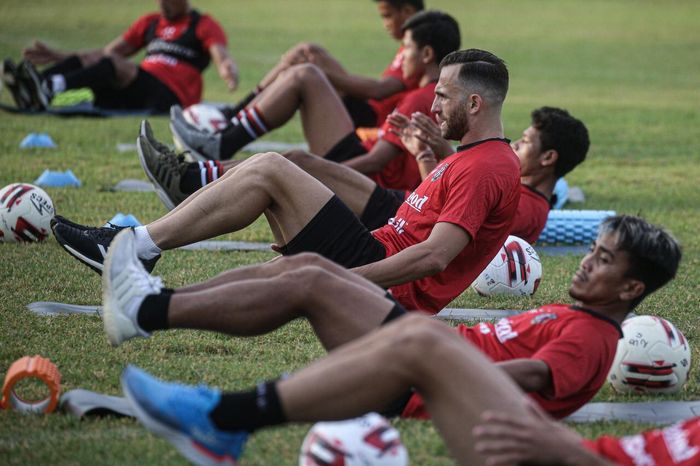 Skuat Bali United saat mengikuti sesi latihan bersama tim pada 3 Agustus 2020.