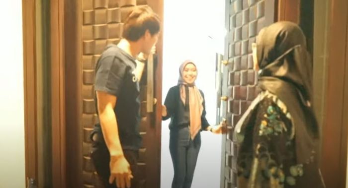 Ogah Dituding Manis Di Bibir Saja Rizky Billar Buktikan Keseriusan Dengan Boyong Orang Tua Ke Rumah Lesty Kejora Sang Ibunda Pake Apa Lamarnya Semua Halaman Pop Grid Id Kau hanya manis di bibir saja kau buatku terbang melayang bersamamu mudah begitu saja semua telah berlalu percuma kucinta kepadamu beribu janji kau sampaikan kepadaku tapi semuanya hanya tuk kau sakiti hatiku. ogah dituding manis di bibir saja