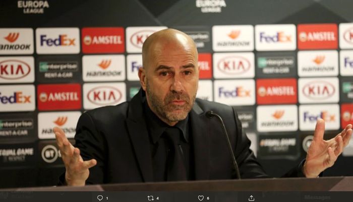 Pelatih Bayer Leverkusen, Peter Bosz.