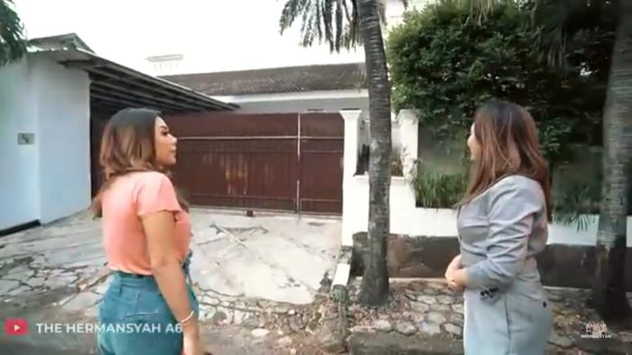 Ashanty melihat rumah masa kecilnya bersama Aurel Hermansyah