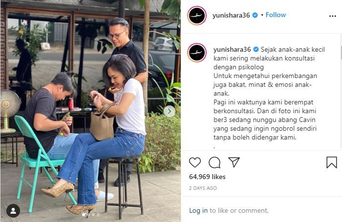 Yuni Shara dan mantan suaminya, Henry Siahaan membawa dua putra mereka, Cavin dan Cello, ke psikolog.  