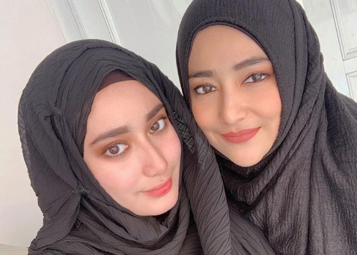 Bak Pinang Dibelah Dua, Pasangan Artis dan Anaknya ini Punya Wajah yang