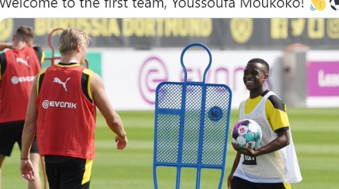 Youssoufa Moukoko saat mengikuti latihan pramusim bersama tim utama Borussia Dortmund