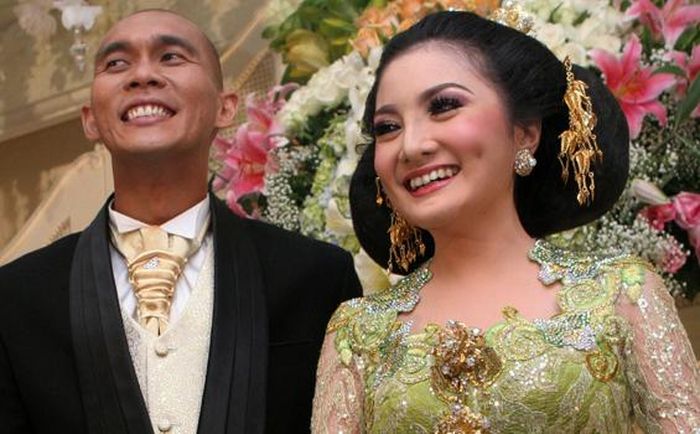Potret di momen pernikahan Kiki Amalia dan Marcus Horison sebelum keduanya resmi bercerai.