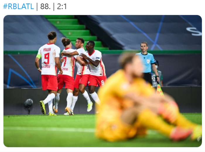 Pemain RB Leipzig merayakan gol yang dicetak oleh Tyler Adams ke gawang Ateltico Madrid di laga perempat final Liga Champions 2019-2020.