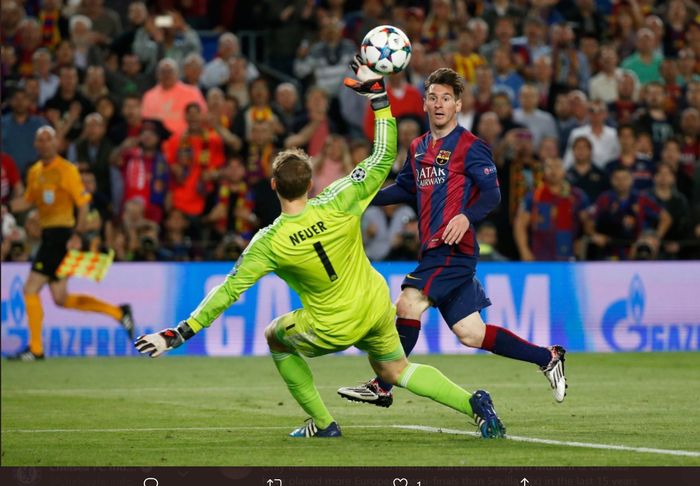 Momen Lionel Messi mencetak gol ke gawang Bayern Muenchen  yang dikawal Manuel Neuer pada gelaran semifinal Liga Champions musim 2014-2015 pada laga leg pertama di Camp Nou.