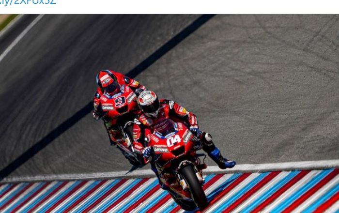 Aksi dua pembalap Ducati, Andrea Dovizioso (kanan) dan Danilo Petrucci (kiri) pada seri balap MotoGP Republik Ceska di Sirkuit Brno, Republik Ceska, 9 Agustus 2020.