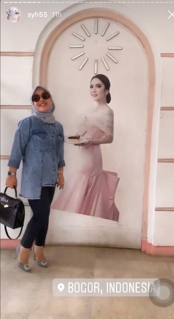 Aisyahrani di toko Syahrini