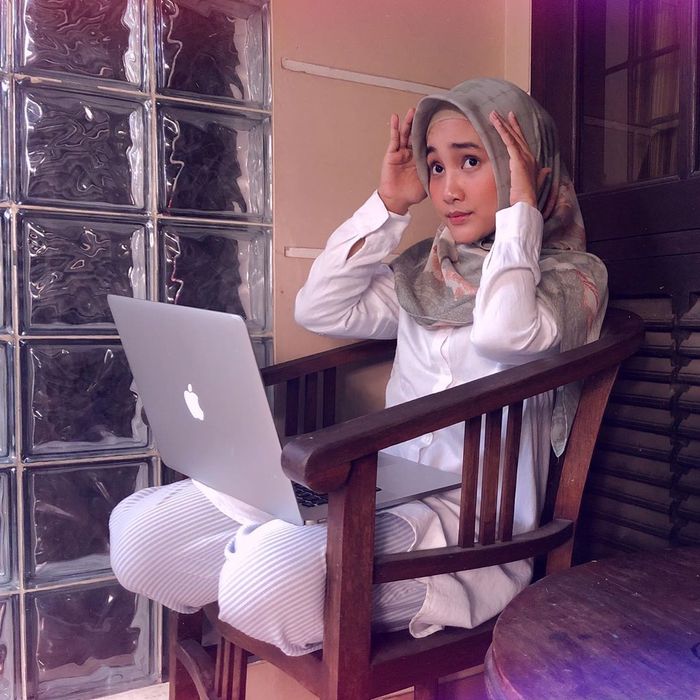 Teras rumah Fatin