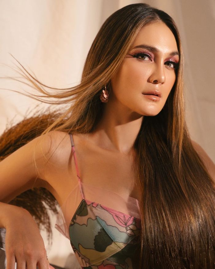 Penampilan super seksi Luna Maya