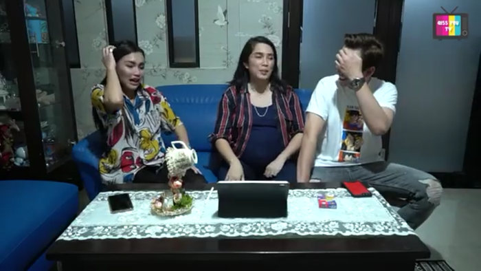 Ayu Ting Ting bongkar perlakuan Enji saat dirinya hamil. (Youtube/Qiss You TV)