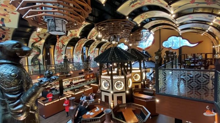 Kemewahan interior restoran Ayu Dewi yang membuat YouTuber Anak Kuliner terkagum-kagum